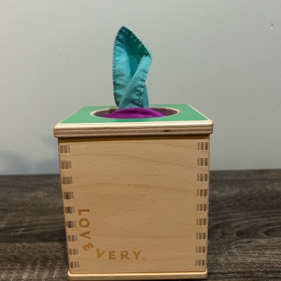 *SOLD* Lovevery Magic Tissue Box - Picture 1 of 2